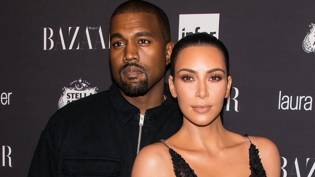 Kanye West compartilha como é se divorciar depois que um juiz declarou Kim Kardashian oficialmente solteira