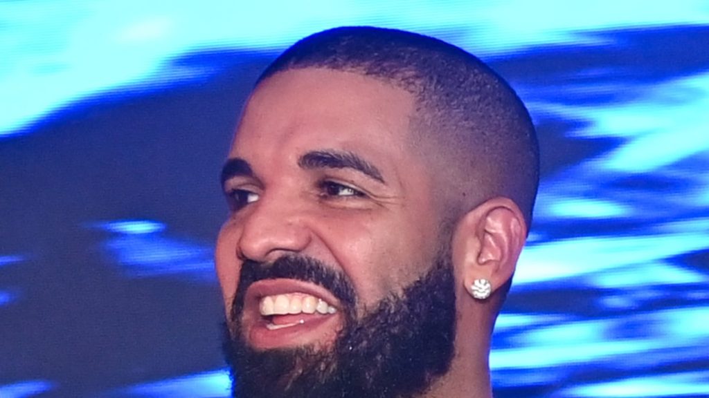 Drake coloca Yolo do SoCal à venda