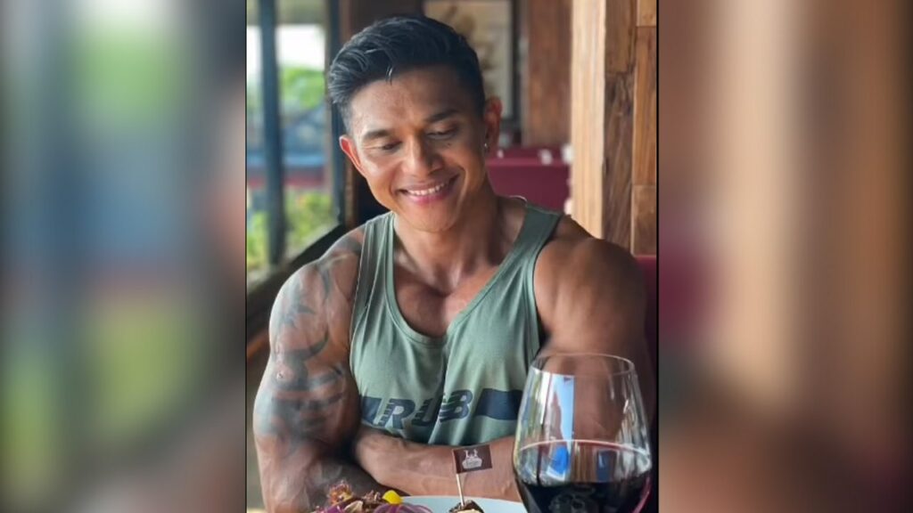 O influenciador de fitness indonésio Justin Vicki foi esmagado até a morte por uma barra de 450 libras