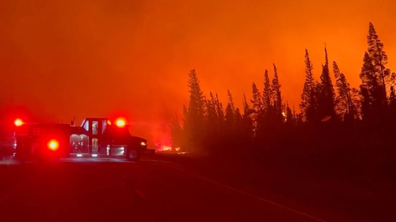 Yellowknife: Centenas de incêndios nos Territórios do Noroeste do Canadá solicitam evacuações