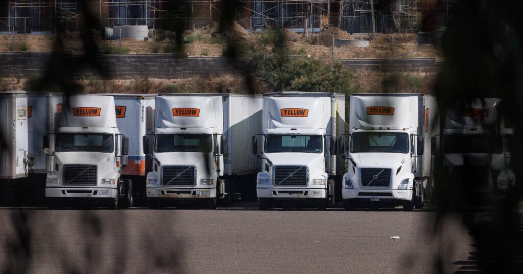 A empresa de transporte rodoviário Estes Express fez uma oferta de US$ 1,3 bilhão pelos centros de carga de Yellow