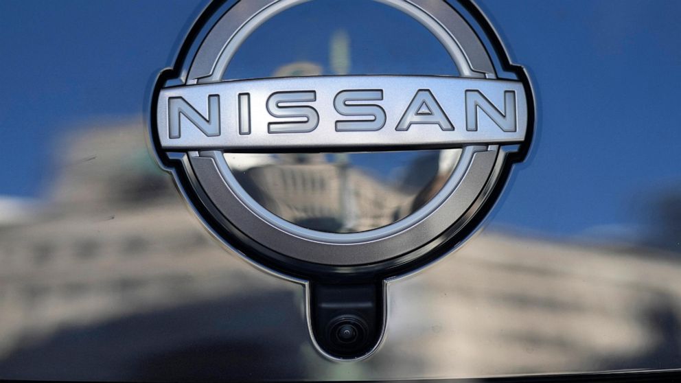 A Nissan está recolhendo mais de 236.000 veículos para corrigir um problema que poderia causar perda de controle da direção