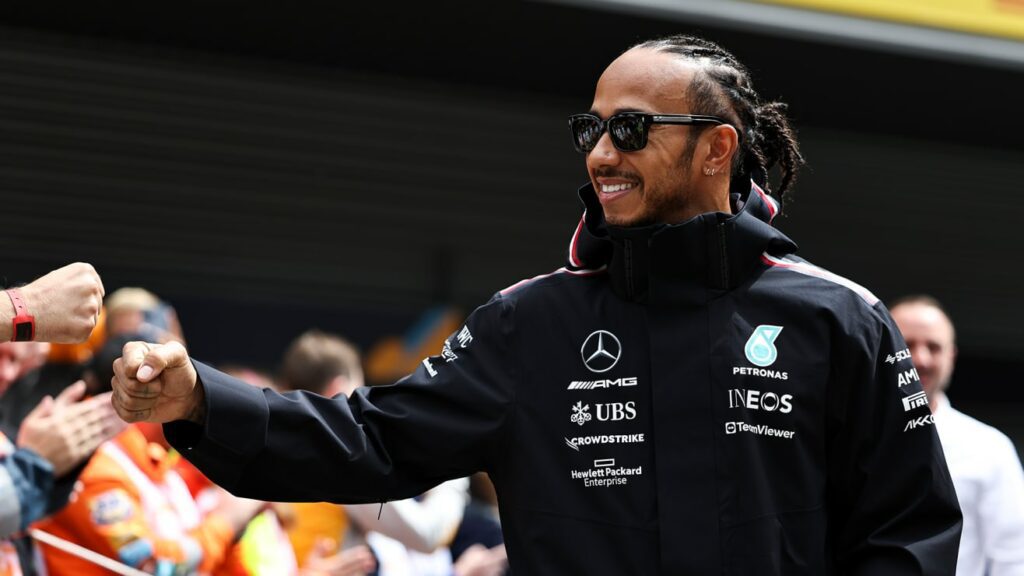 Hamilton assina um novo contrato de dois anos com a Mercedes para acabar com as especulações sobre seu futuro na Fórmula 1