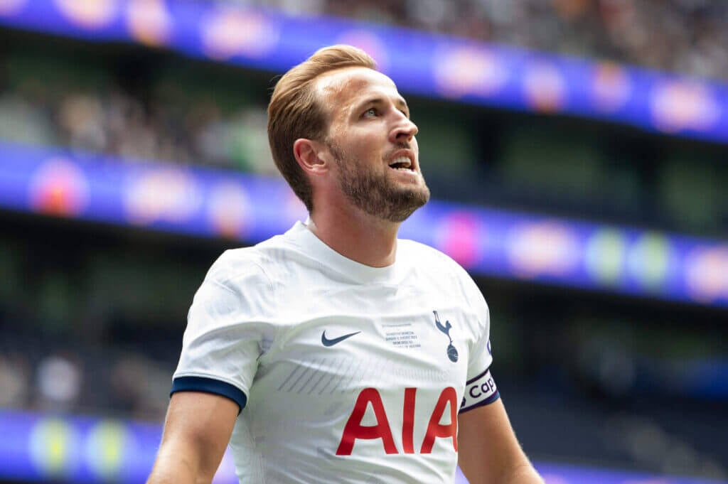 O Tottenham aceitou a oferta de Harry Kane do Bayern de Munique.  O atacante deve decidir sobre a transição