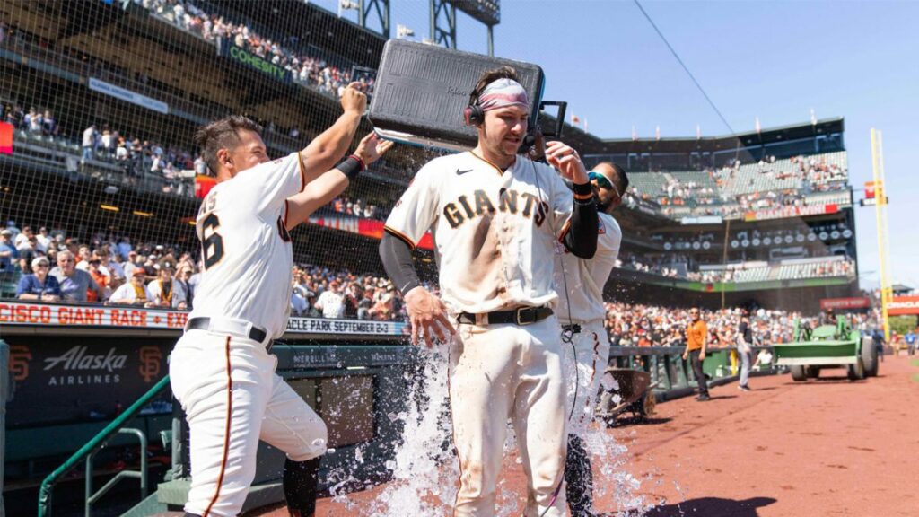 Patrick Bailey, do Giants, foge após defesa contra o Rangers – NBC Sports Bay Area e Califórnia