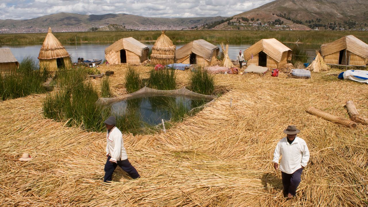 Ilha dos Uros, feita de junco totora, retratada em 2019.