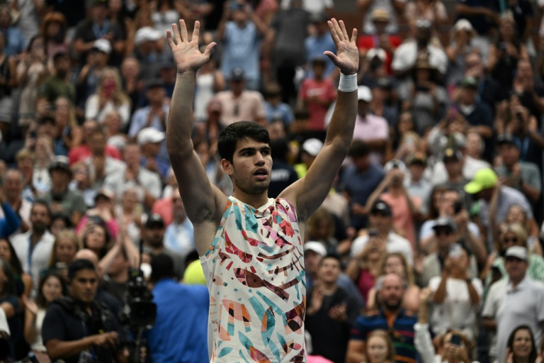 Alcaraz avançou para as quartas de final do US Open e Pegula foi eliminado