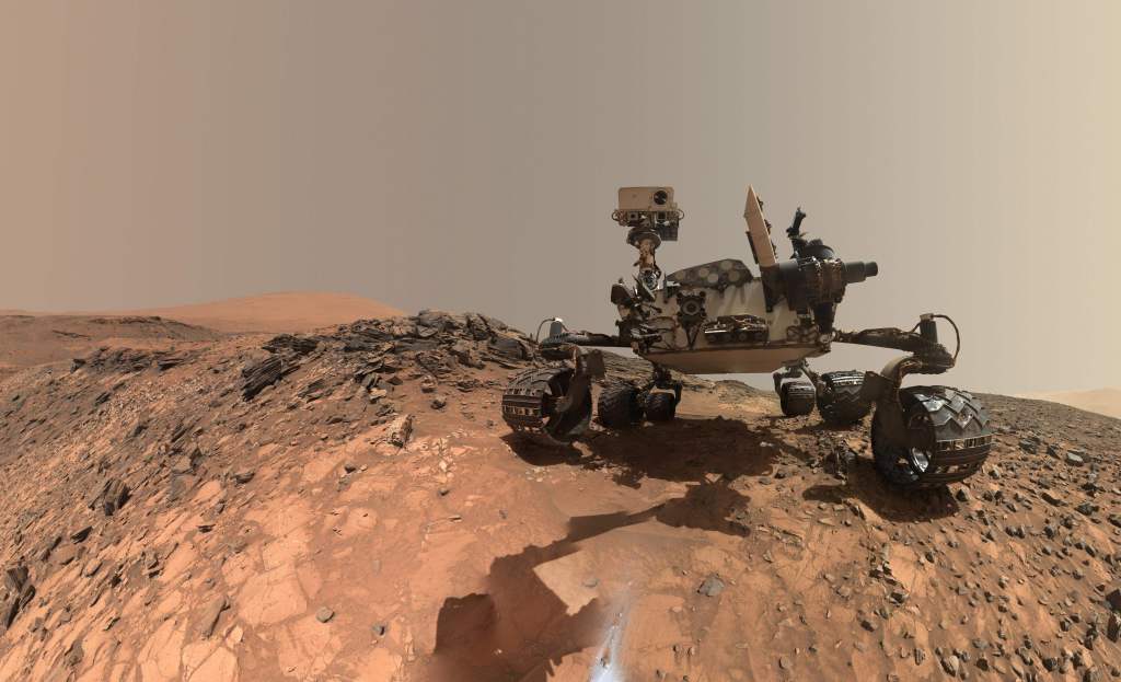 Esta foto de arquivo da NASA divulgada em 7 de junho de 2018 mostra uma selfie de ângulo baixo do rover Curiosity Mars da NASA no local de onde ele chegou para perfurar um alvo rochoso chamado "Pele de Gazela Couro de Gazela" Na parte inferior do Monte Sharp.