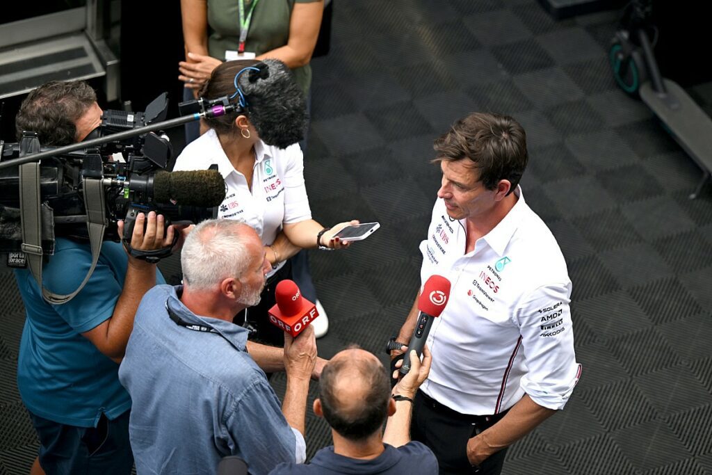 Wolff admite que comentários da Wikipedia sobre Verstappen ‘não são os mais inteligentes’