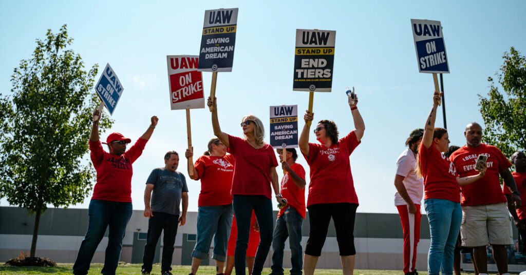 Acordo do UAW com a Ford pode pressionar GM e Stellantis