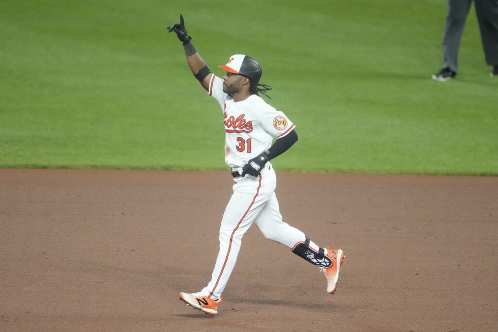 Cedric Mullins faz um grand slam na vitória dos Orioles por 11-5