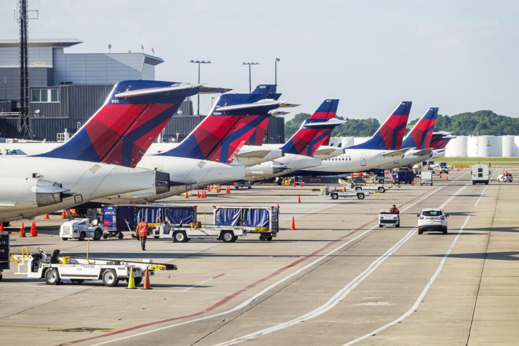 Delta está criando economias de emergência para trabalhadores de até US$ 1.000