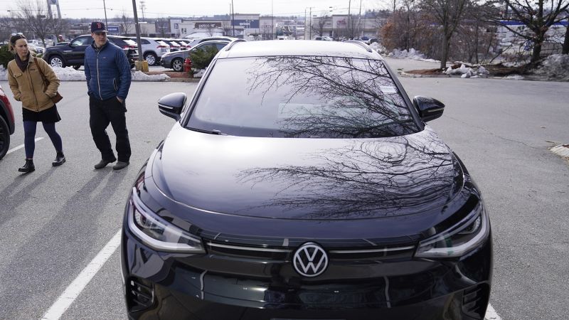 Os consumidores agora podem encontrar grandes descontos em carros elétricos