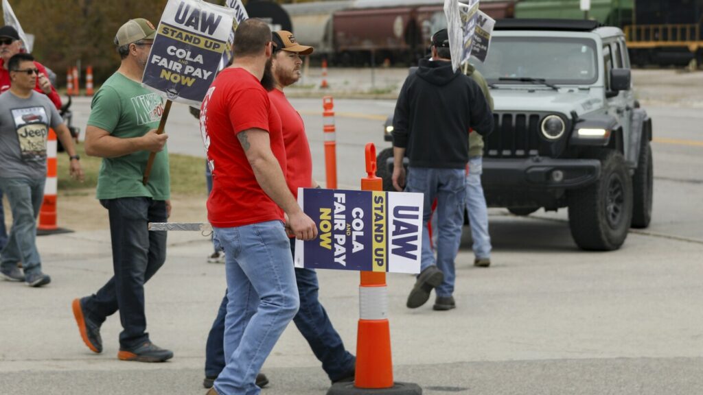 O UAW deve anunciar um acordo de contrato com a Ford na quarta-feira