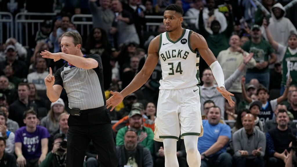 Giannis Antetokounmpo foi expulso no terceiro quarto contra o Pistons após uma enterrada