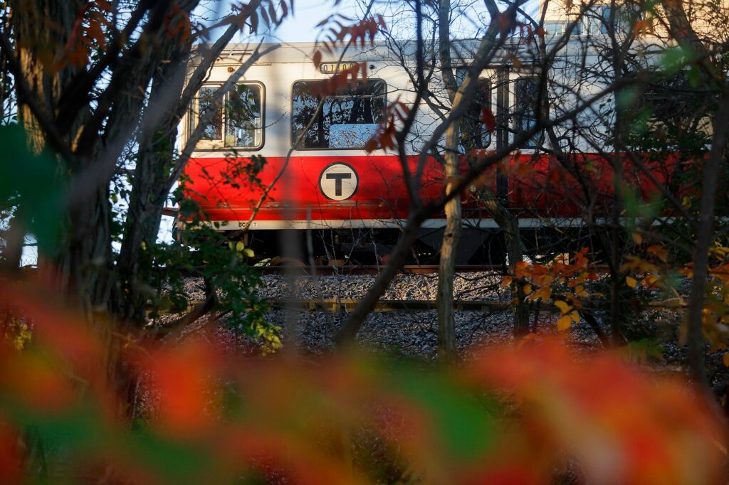 A MBTA planeja eliminar todas as restrições de velocidade no próximo ano.  Veja como.