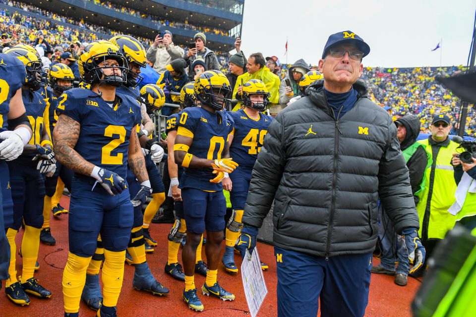 Com o escândalo de roubo de placas em Michigan dominando as manchetes em meio à temporada perfeita do time, os diretores atléticos da Big Ten querem respostas.  (Foto de Aaron J. Thornton/Getty Images)