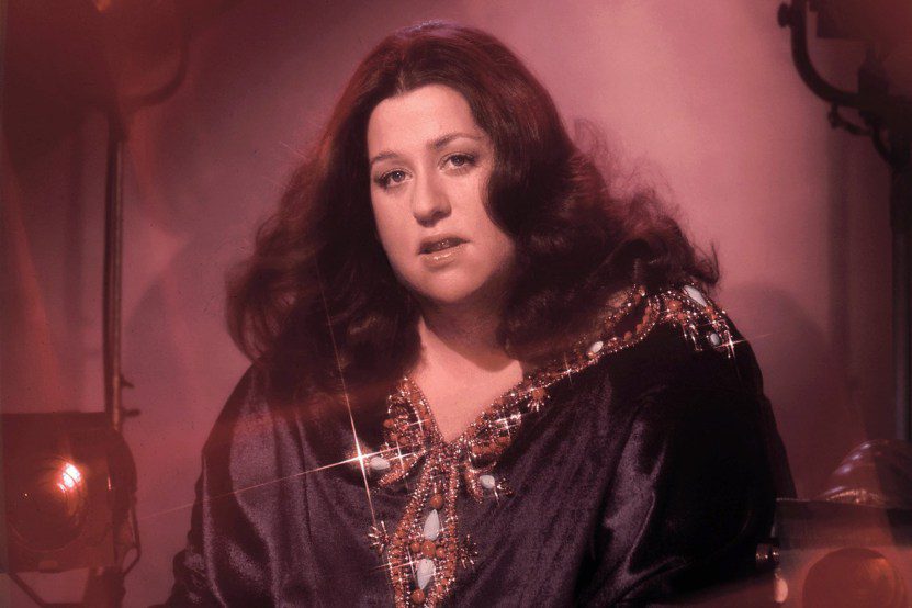 CIRCA 1970: A cantora Cass Elliot posa para uma foto por volta de 1970. (Foto de Donaldson Collection/Getty Images)/Getty Images)