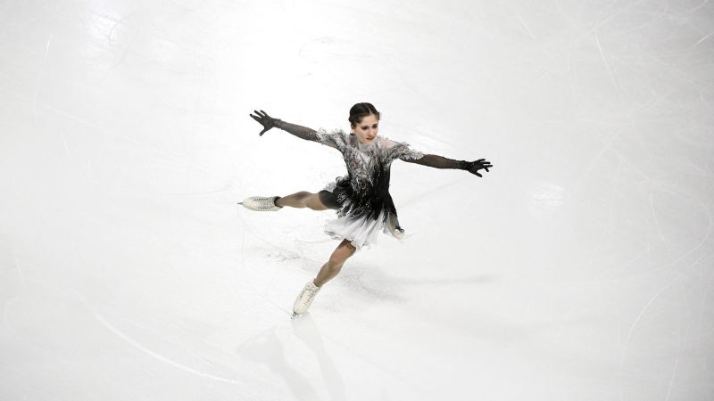 Isabeau Levito, 16 anos, vence sua primeira grande competição internacional de patinação artística