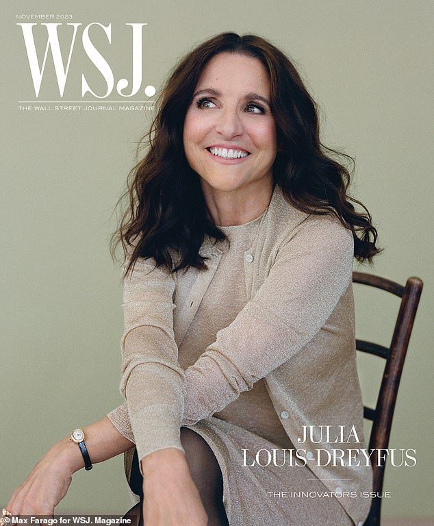 SER HONESTO: Julia Louis-Dreyfus falou sobre seu diagnóstico de câncer de mama em estágio 2 um dia depois de ganhar seu sexto Emmy consecutivo durante uma entrevista ao The Wall Street Journal.  A revista foi publicada na quarta-feira