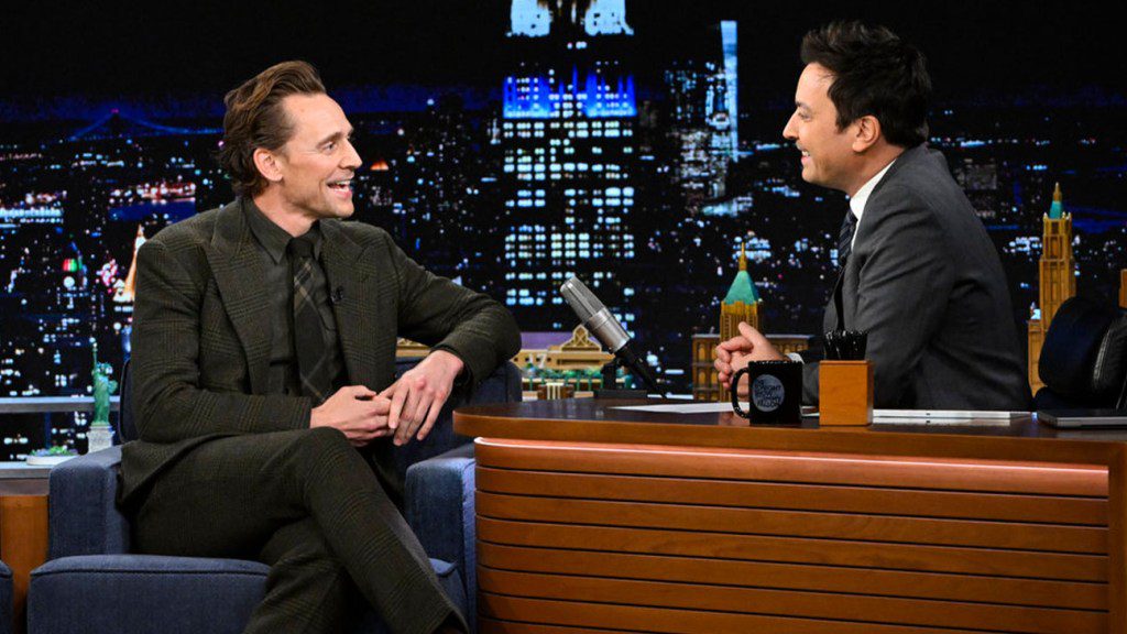 Tom Hiddleston no The Tonight Show, estrelado por Jimmy Fallon