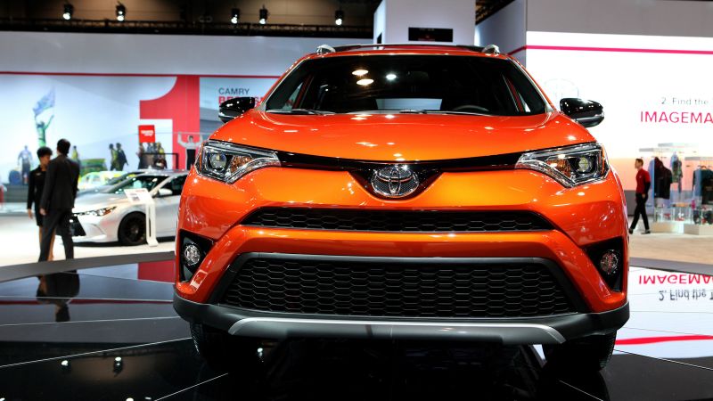 Toyota está fazendo recall de mais de 1,8 milhão de veículos RAV4