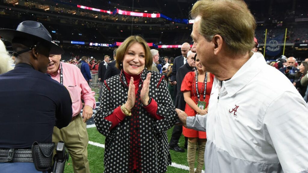 A esposa de Nick Saban revela a escolha que ele enfrentou depois de perder o Rose Bowl