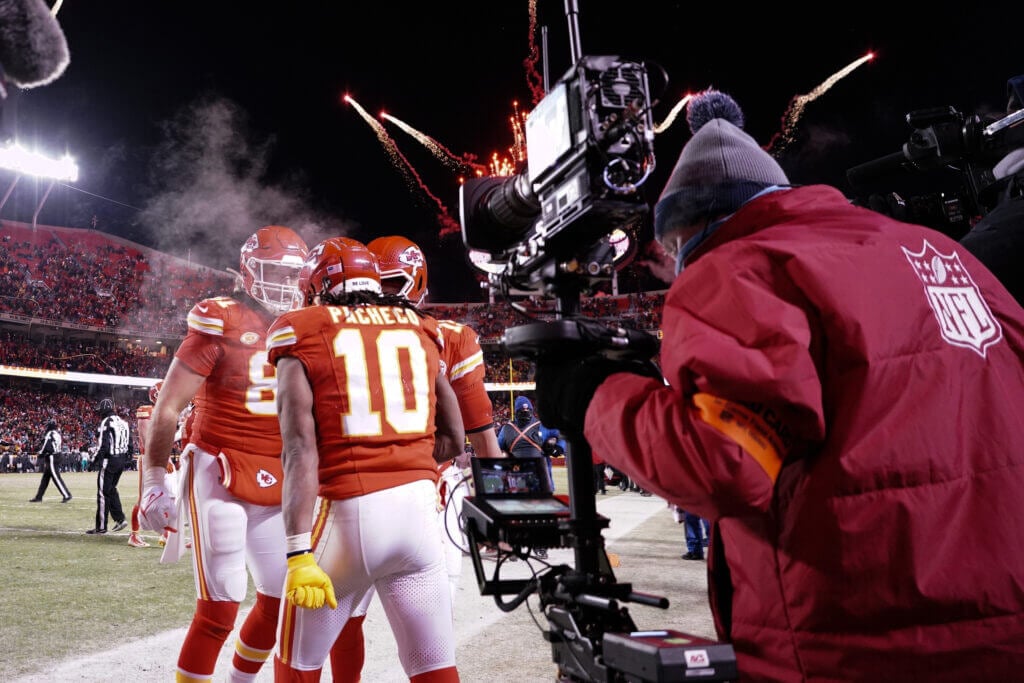 A transmissão do Peacock Wild Card Game atraiu 23 milhões de espectadores, tornando-se o jogo da NFL mais transmitido de todos os tempos