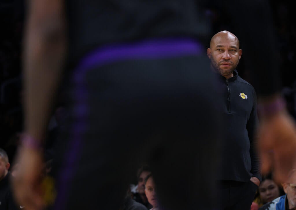 Posição do técnico do Lakers, Darvin Hamm, em questão em meio a interrupção do vestiário: Fontes