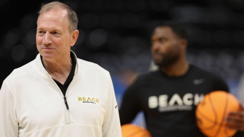 AD de Long Beach State diz que demitiu Dan Munson para inspirar a equipe