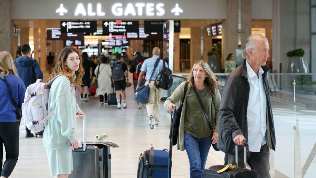 Atrasos e cancelamentos generalizados continuam no Aeroporto Internacional de Tampa