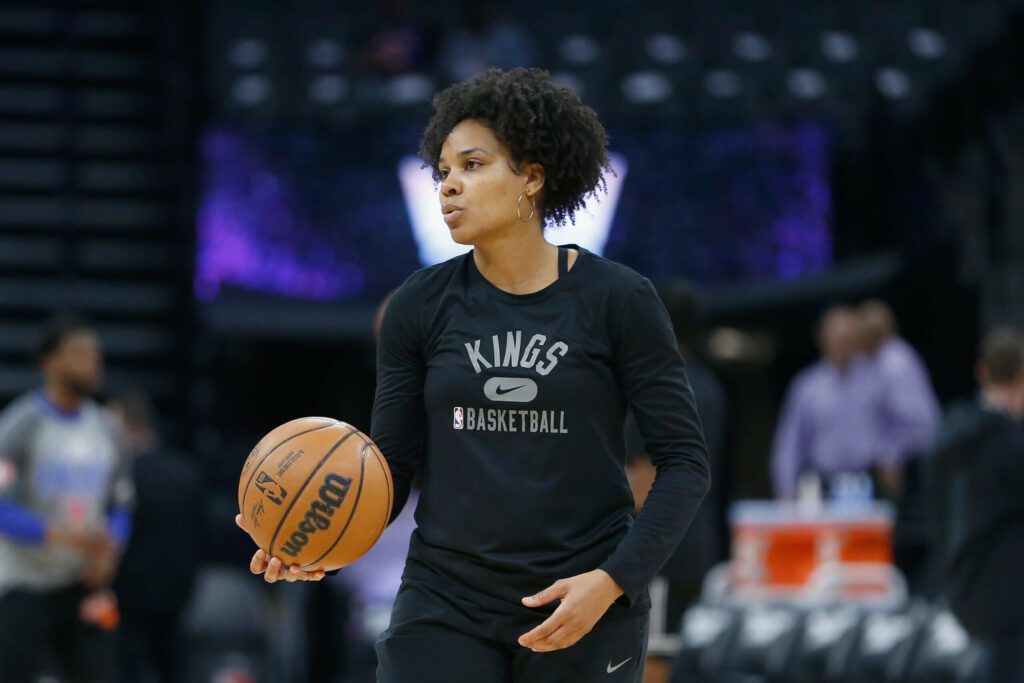 Hornets concedeu permissão para entrevistar Lindsey Harding para o cargo de treinador principal: Fonte