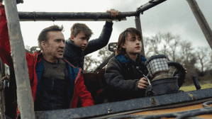 Nicolas Cage, Maxwell Jenkins e Jaeden Martell no filme 