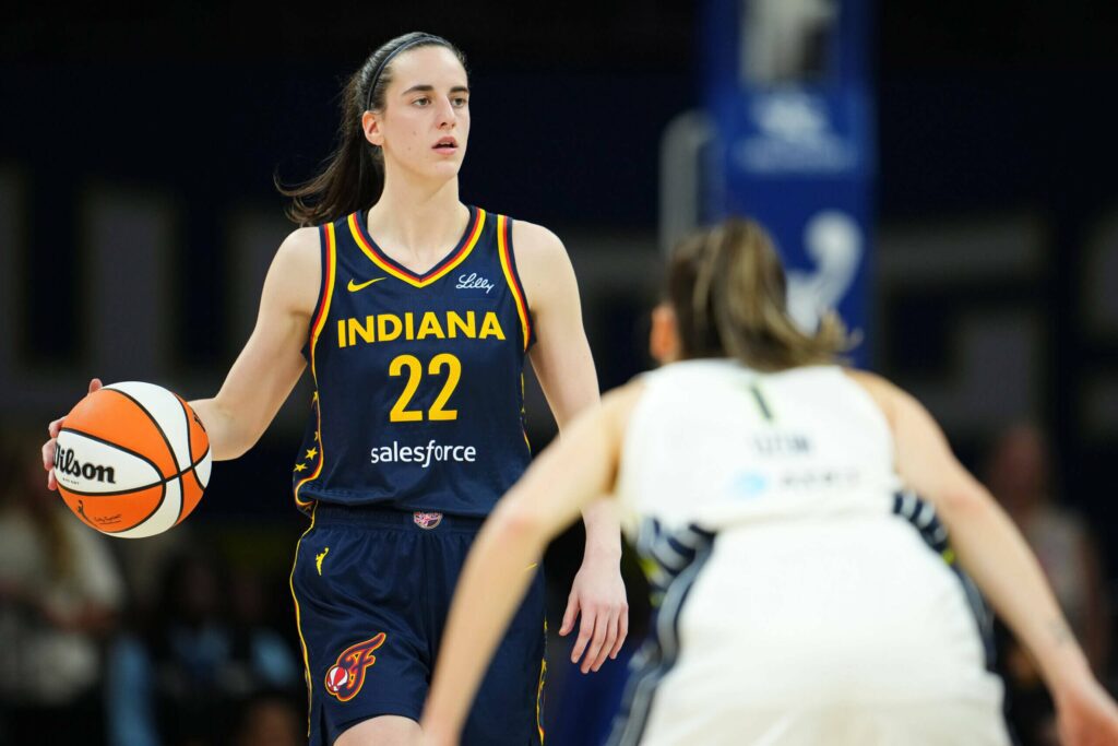 Kaitlyn Clark brilha em sua estreia na pré-temporada da WNBA quando o Indiana Fever cai para o Dallas Wings