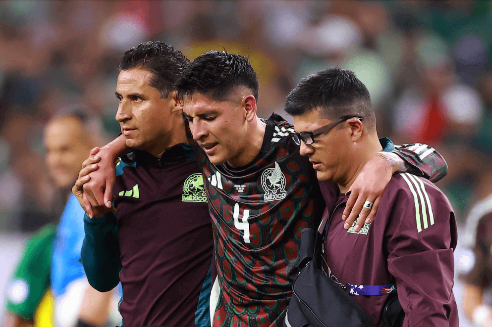 Edson Alvarez fará exames após se lesionar na partida de abertura da Copa América, no México