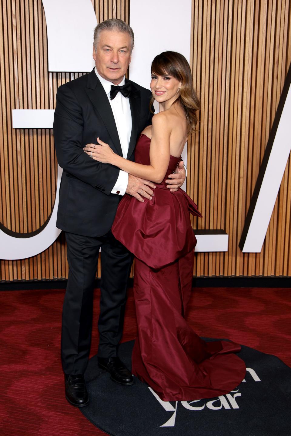 Alec Baldwin e Hilaria Baldwin, retratados participando da festa Glamour Women of the Year 2023, vão estrelar um novo reality show no TLC "Balduíno" Inclui seus sete filhos.