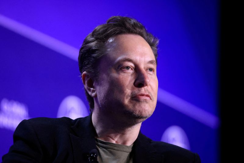 Tesla inicia batalha legal para recuperar salário de Musk