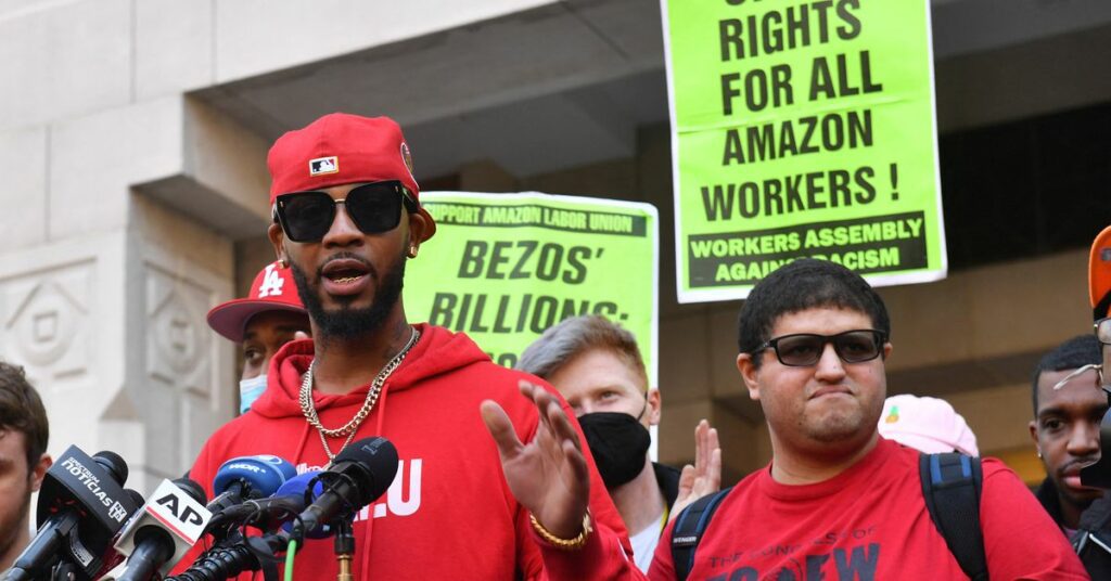 Trabalhadores sindicais da Amazon e Teamsters assinaram um acordo