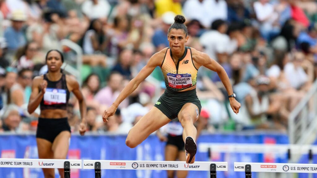 Sydney McLaughlin-Levrone bate o recorde mundial nos 400 metros com barreiras nas seletivas