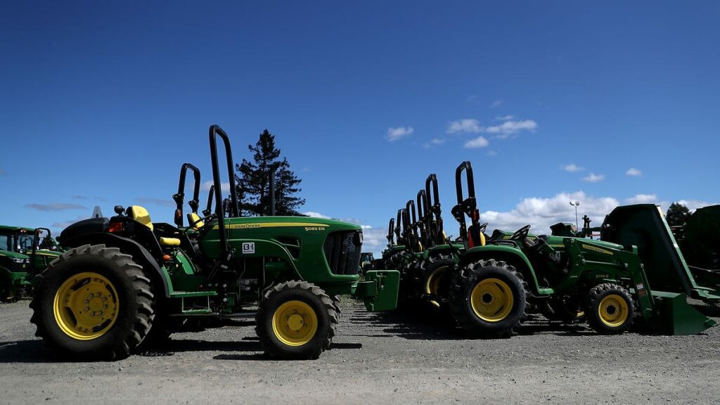 John Deere cancela iniciativas DEI após críticas nas redes sociais