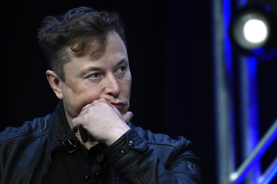 ARQUIVO - Tesla e Espaço Que o enorme e sem precedentes pacote de pagamento do CEO da Tesla, Musk, era ilegal e deveria ser rescindido.  (Foto AP / Susan Walsh, arquivo)