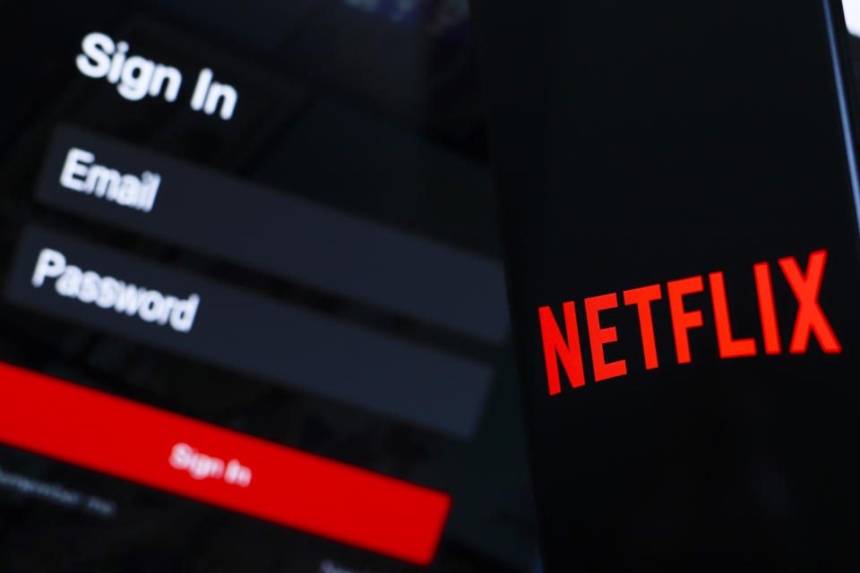 A Netflix divulgará os lucros do segundo trimestre após o término das negociações na quinta-feira, com as expectativas permanecendo altas em meio à recente alta das ações.  (Imagem ilustrada por Jaque Silva/SOPA Images/LightRocket via Getty Images)