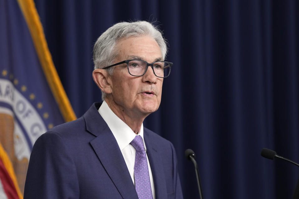 ARQUIVO - O presidente do Federal Reserve, Jerome Powell, fala em uma entrevista coletiva no Federal Reserve Bank em Washington, 12 de junho de 2024. Powell testemunha perante o Comitê Bancário do Senado na terça-feira, 9 de julho de 2024. (AP Photo/Susan Walsh, Arquivo)