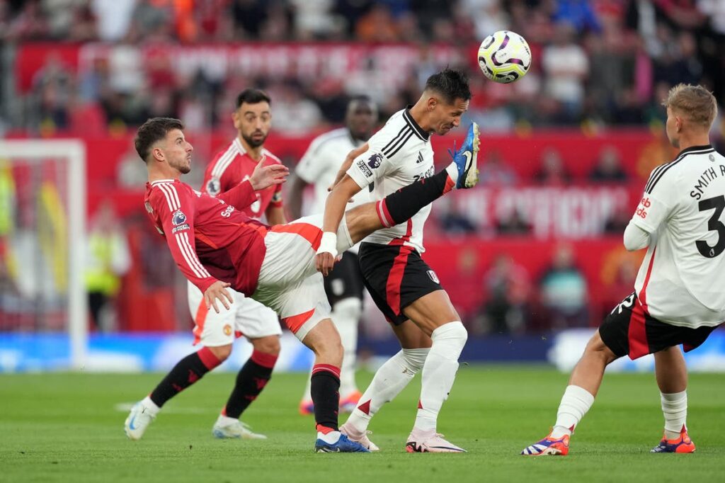 Manchester United x Fulham ao vivo: últimos resultados e gols da Premier League enquanto Leno faz uma defesa crucial em Old Trafford