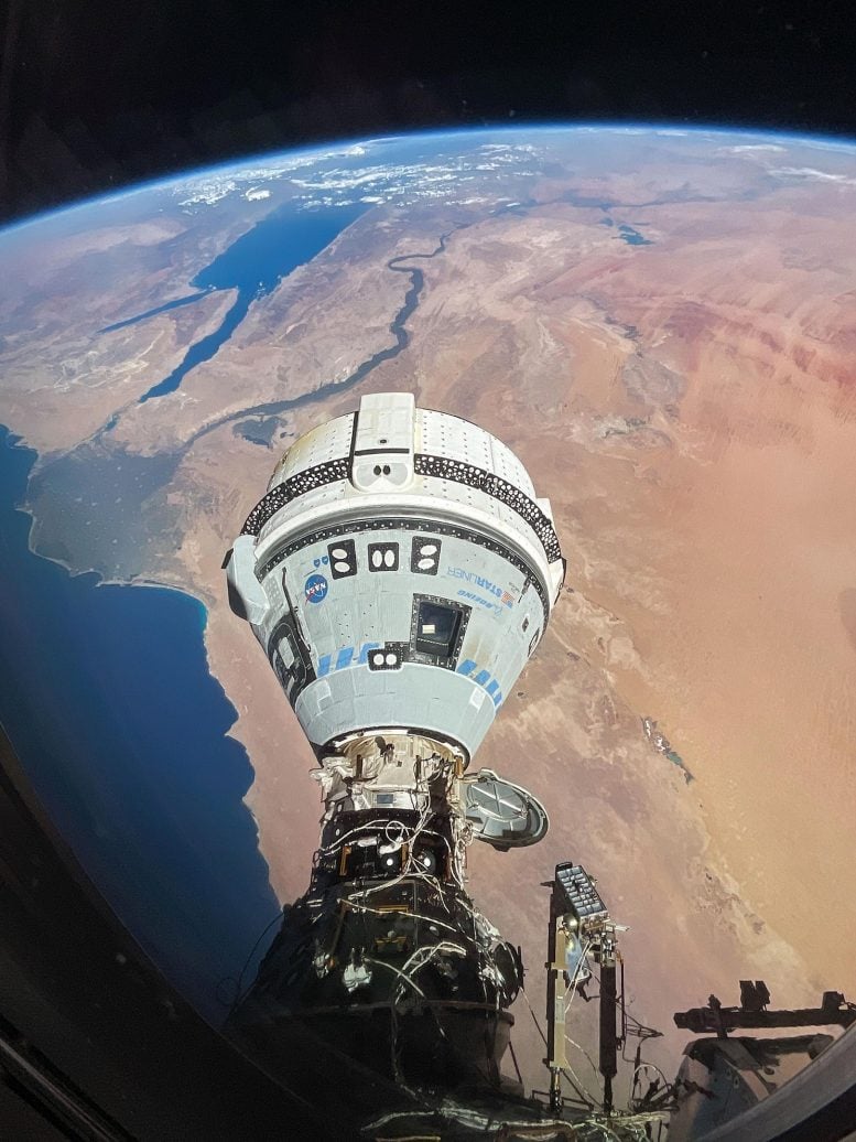 Nave espacial Boeing Starliner atraca na Estação Espacial Internacional