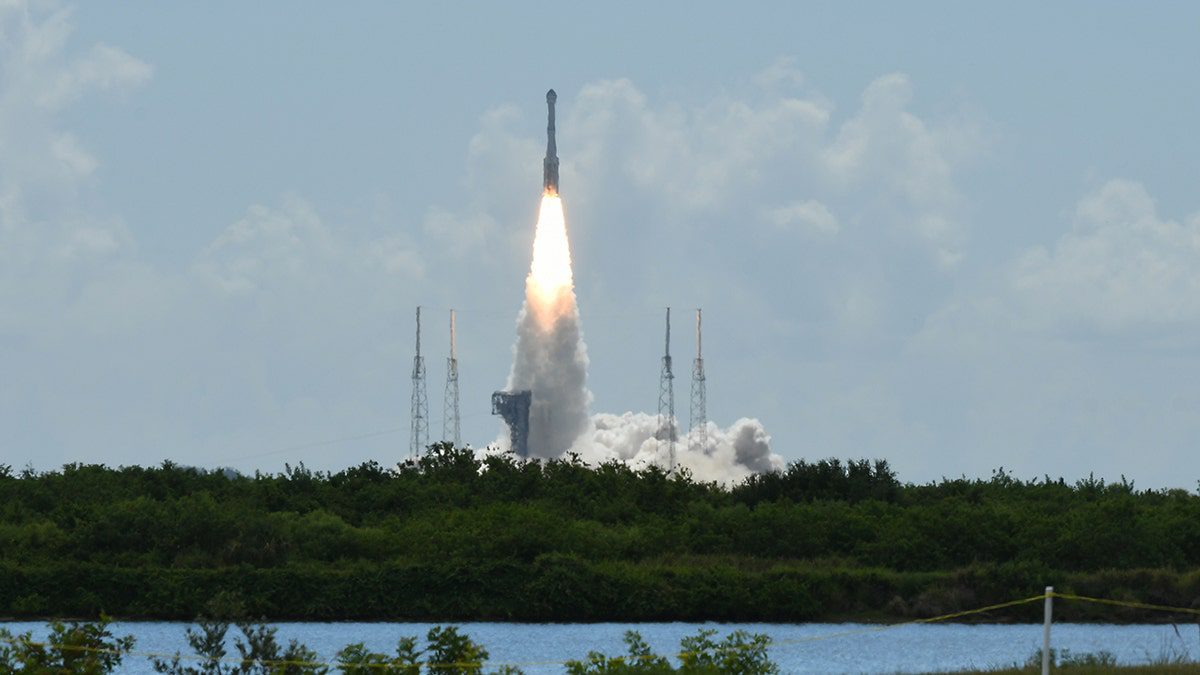 A espaçonave CST-100 Starliner da NASA lança seu primeiro vôo de teste tripulado