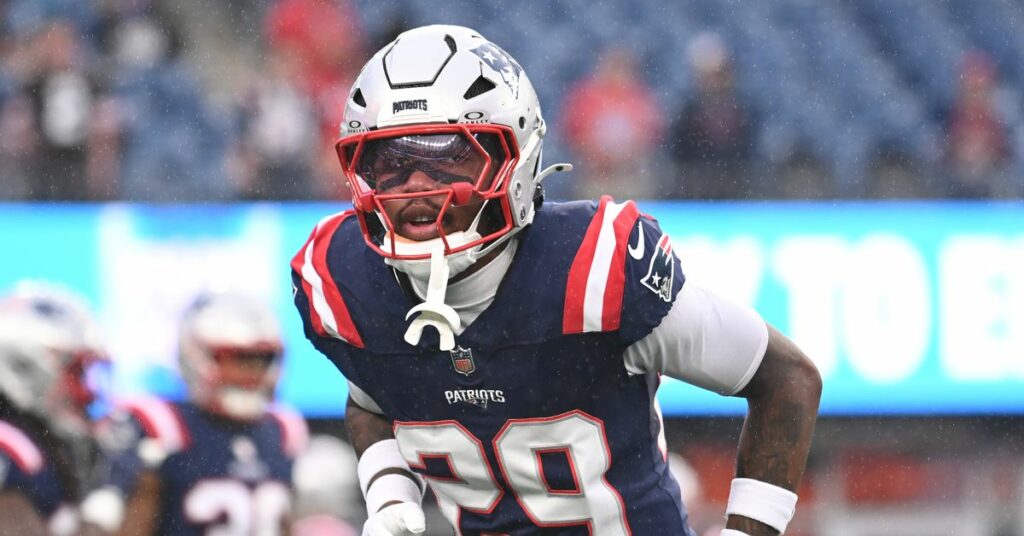 Jalen Reagor e Isaiah Bolden estão entre as mudanças no elenco dos Patriots após pedidos de isenção